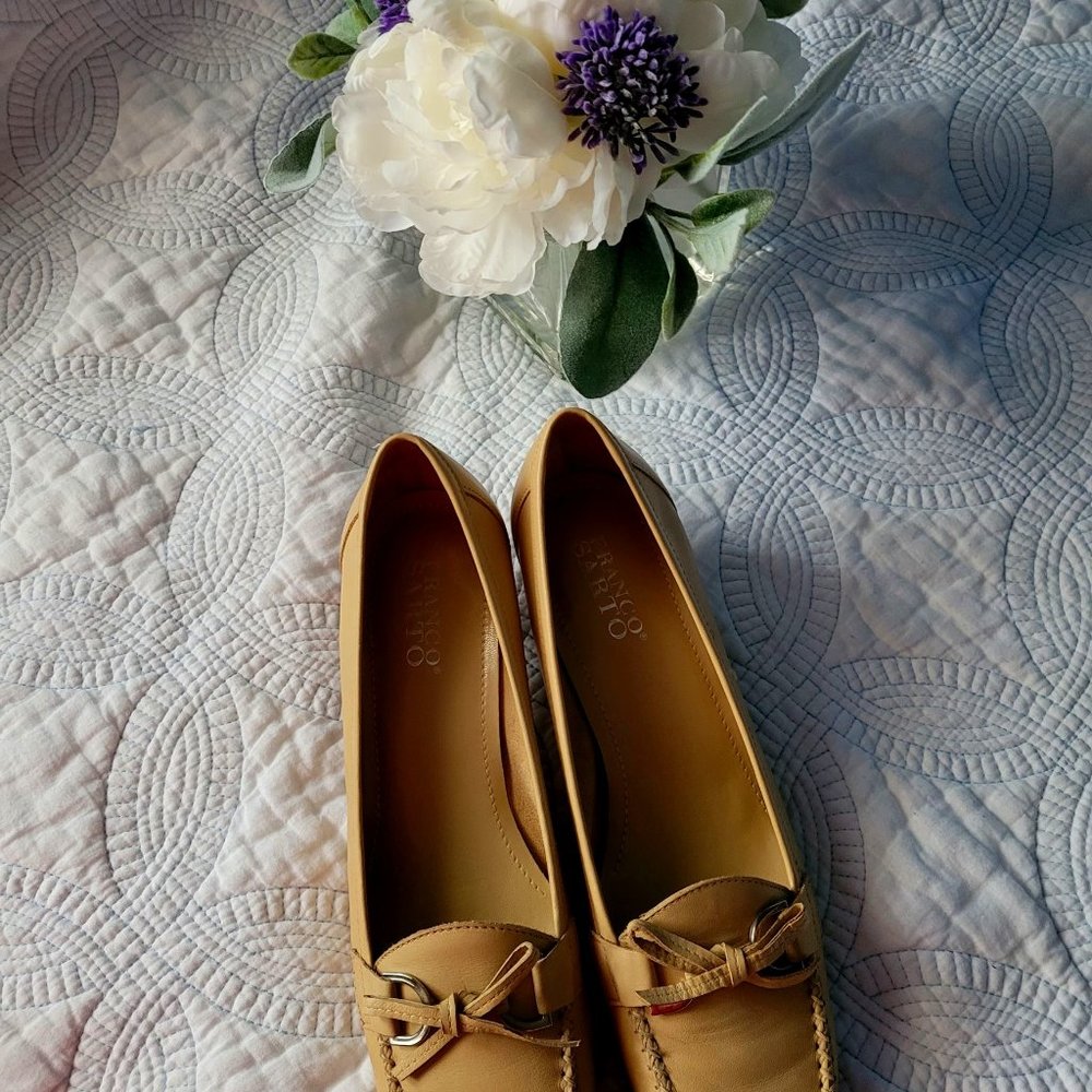 Franco Sarto Kitten Heel Leather Shoes Size 8.5 Almost New Condition